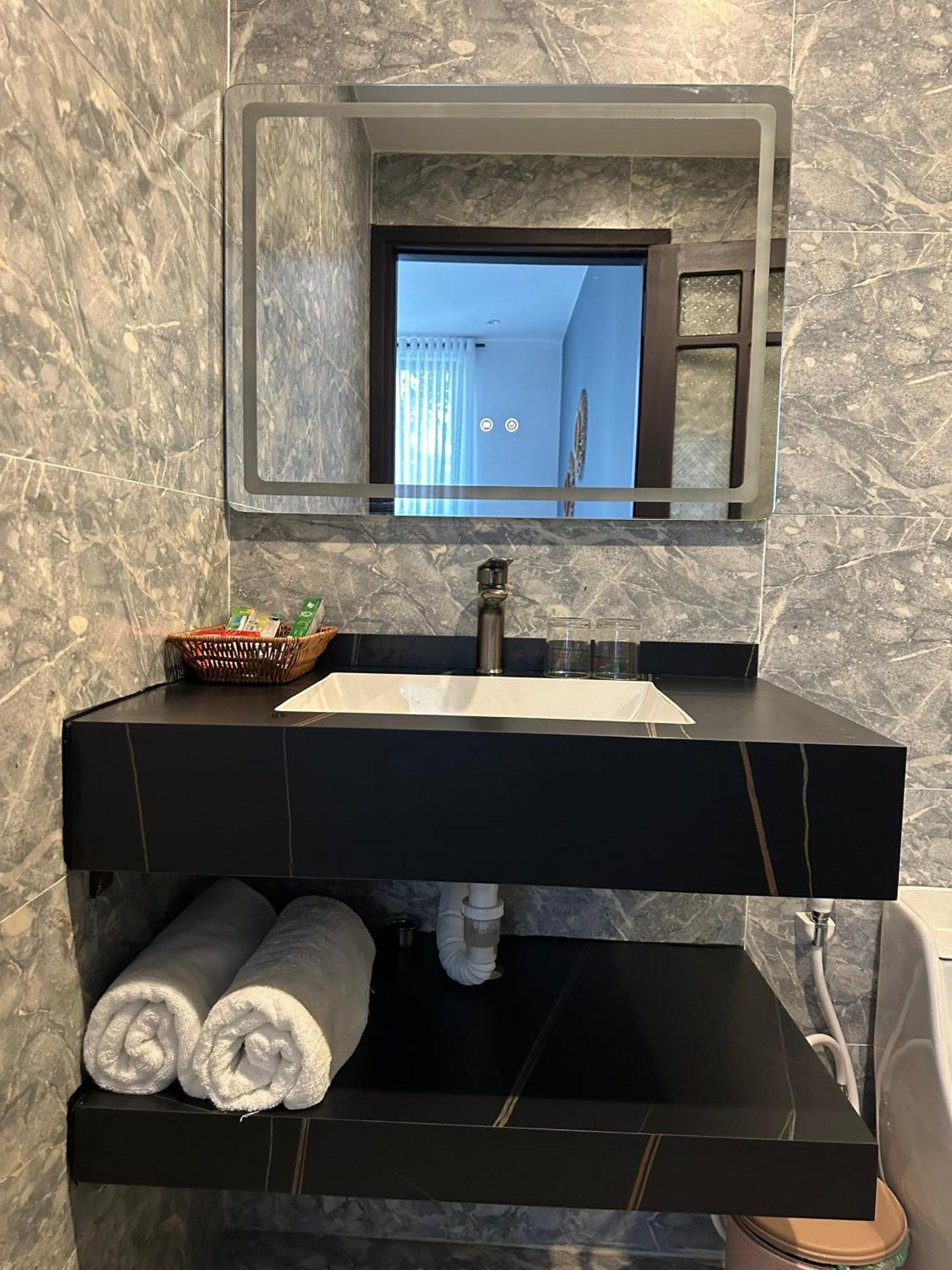 Water Palm Residence Hieu Nhon Екстер'єр фото